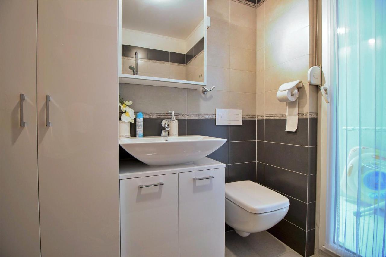 Apartment Lora Omiš Eksteriør bilde